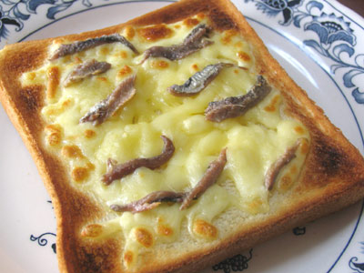 自家製アンチョビ＆チーズのせトースト